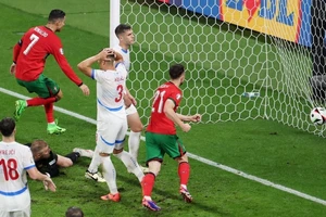 Ronaldo im tiếng, Bồ Đào Nha ngược dòng giành chiến thắng phút bù giờ