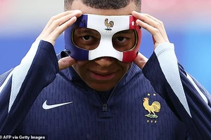 Ninja rùa Mbappe ra mắt, bị cấm đeo mặt nạ tuyển Pháp