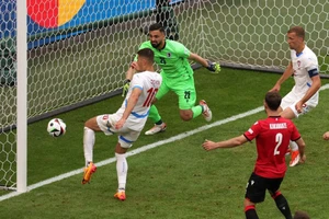 Đôi công mãn nhãn, Czech và Gruzia chia điểm