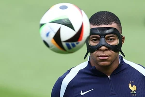 HLV Deschamps lo sợ Mbappe không nhìn thấy đường