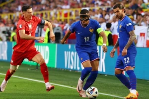 Hòa bạc nhược Ba Lan, đội tuyển Pháp mất vị trí nhất bảng