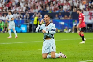4 lần tức giận không thể tự chủ trong đêm khốn khổ của Ronaldo