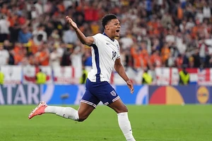 Người hùng Watkins nói lời tiên tri, thề trên mạng sống của mình và các con