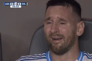 Messi rơi nước mắt và sự giống nhau đến kỳ lạ với Ronaldo