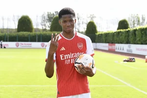 MU chiêu mộ thần đồng của Arsenal