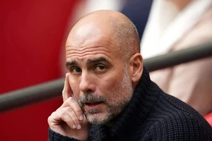 Pep Guardiola hé lộ tương lai khi được tuyển Anh quan tâm