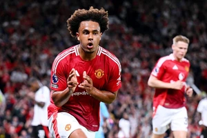 Tân binh tỏa sáng giúp MU vượt khó