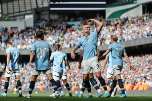 Haaland lập hat-trick, Man City có 3 điểm dễ dàng