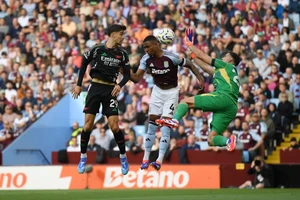 Arsenal nhọc nhằn giành 3 điểm