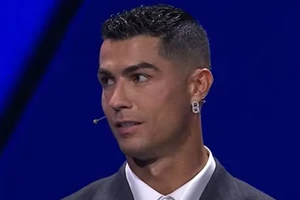 Ronaldo xin lỗi Buffon