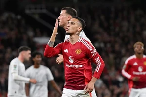 Ten Hag nói gì khi Rashford nhường đá phạt đền cho Antony?