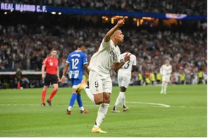 Real Madrid rút ngắn cách biệt với Barca xuống còn 1 điểm