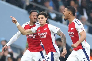 Arsenal – Leicester City: Trút giận lên “Bầy cáo”