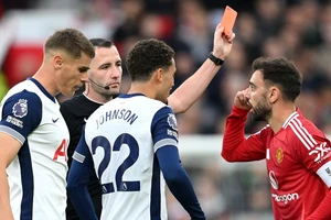 Premier League giải thích về chiếc thẻ đỏ gây tranh cãi của Bruno Fernandes