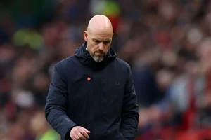 Các HLV của MU lo ngại sai lầm của cầu thủ sẽ khiến Ten Hag bị sa thải
