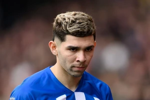 Ngôi sao của Premier League suýt chết trên máy bay