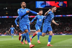 Pháp thắng dễ, Anh thua sốc