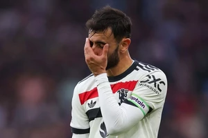 Bruno Fernandes tiết lộ lời đề nghị chuyển nhượng rời MU