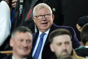 Phản ứng của Sir Alex Ferguson trước việc bị MU sa thải