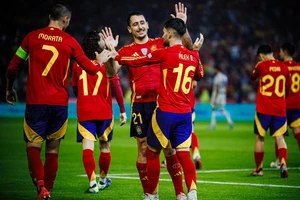 Tây Ban Nha thắng tưng bừng, Bồ Đào Nha chia điểm