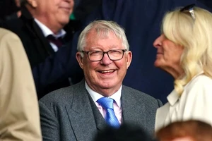 ‘Tôi từ chối gia nhập MU, Sir Alex Ferguson luôn cười về điều đó’