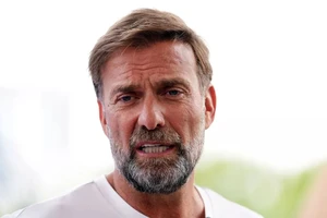 Klopp phản pháo những chỉ trích: 'Làm sao để ai cũng vừa lòng?'