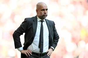 Pep Guardiola hé lộ lý do Man City thua MU