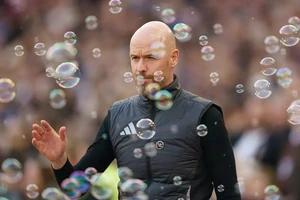 Ten Hag bị MU sa thải vì quả phạt đền sai lầm của trọng tài