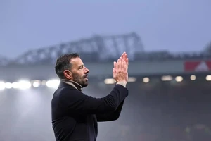 Bruno Fernandes đưa ra gợi ý lớn về tương lai của Nistelrooy tại MU