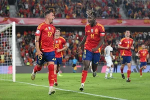 Tây Ban Nha thắng phút cuối, Bồ Đào Nha chia điểm