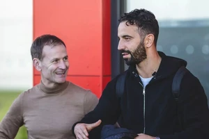 So sánh ngân sách chuyển nhượng của MU dưới thời Amorim và Ten Hag