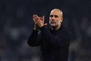 Pep Guardiola giải thích quyết định quay xe với Man City