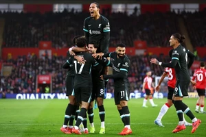 Liverpool vất vả giành 3 điểm