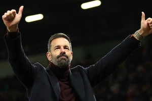 Lộ diện đội bóng mới đầy thú vị của HLV Van Nistelrooy