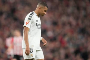 Mbappe lại đá hỏng phạt đền, Real Madrid thua sốc