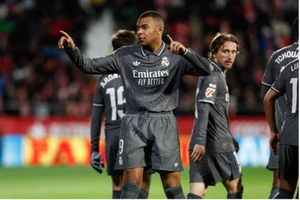 Real Madrid áp sát Barca