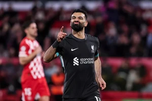 Salah sử dụng phương án cuối cùng trong nỗ lực tuyệt vọng