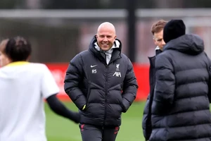 Arne Slot cảnh báo Liverpool, tin xấu cho Arsenal và Chelsea