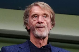 Sir Jim Ratcliffe đàm phán với Elon Musk về đề xuất của MU