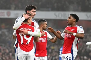 Brighton - Arsenal: Áp sát ngôi đầu bảng