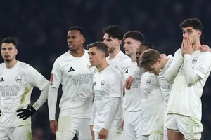 Arsenal mở cuộc điều tra về tin nhắn kinh hoàng sau trận thua MU