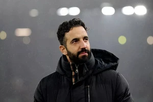 Amorim thách thức các cầu thủ MU làm theo Maguire