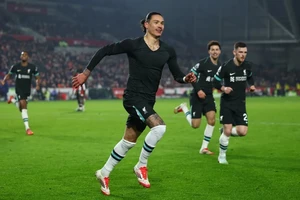 Liverpool giành 3 điểm ngoạn mục nhờ 2 bàn thắng phút bù giờ