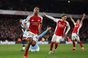 Man City thua tan nát trước Arsenal