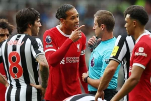 Đội trưởng Liverpool nổi giận với trọng tài bắt chính trận chung kết Carabao Cup