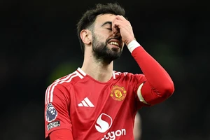 Bruno Fernandes chỉ ‘xách dép’ cho thế hệ vàng 92 của MU
