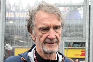 Ông chủ của MU phải đền hợp đồng cho Tottenham hàng triệu USD