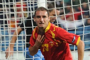 Cựu sao ghi bàn thắng nổi tiếng vào lưới tuyển Anh qua đời vì ung thư não