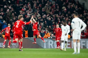 Sự thật đằng sau màn ăn mừng bắt chước Ronaldo của Hojlund