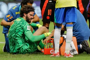 Liverpool cập nhật tình hình chấn thương kinh hoàng của Alisson